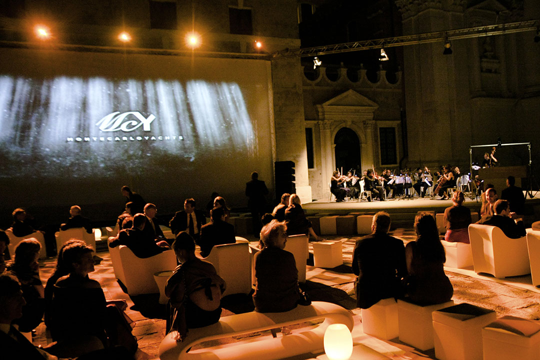 MCY 76 Worldwide Press Première