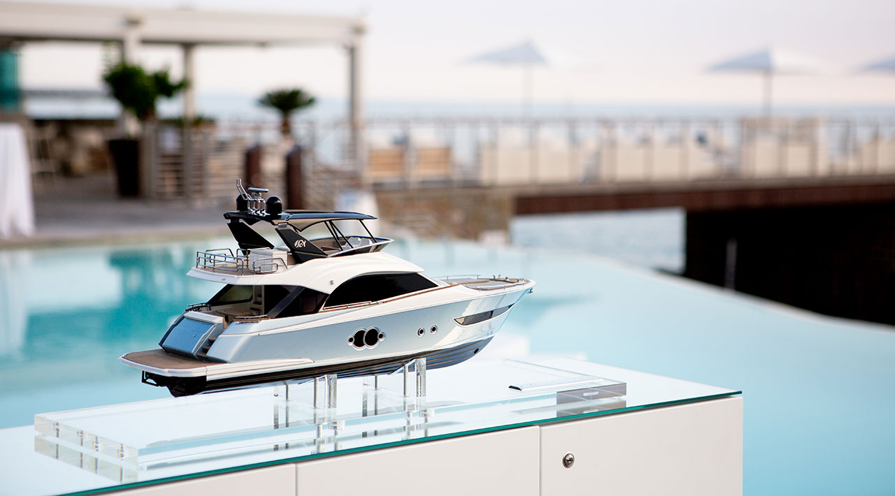 MCY 76 VSION - A tribute to light