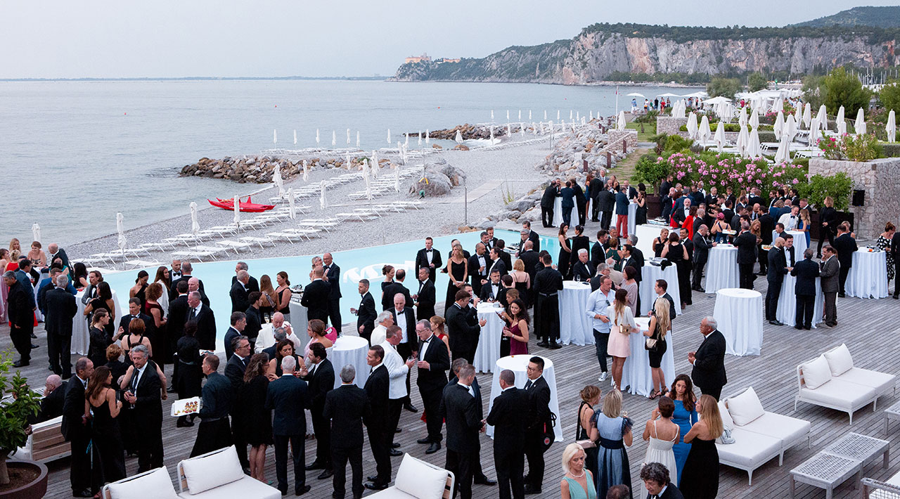 MCY 66 VSION - A tribute to light