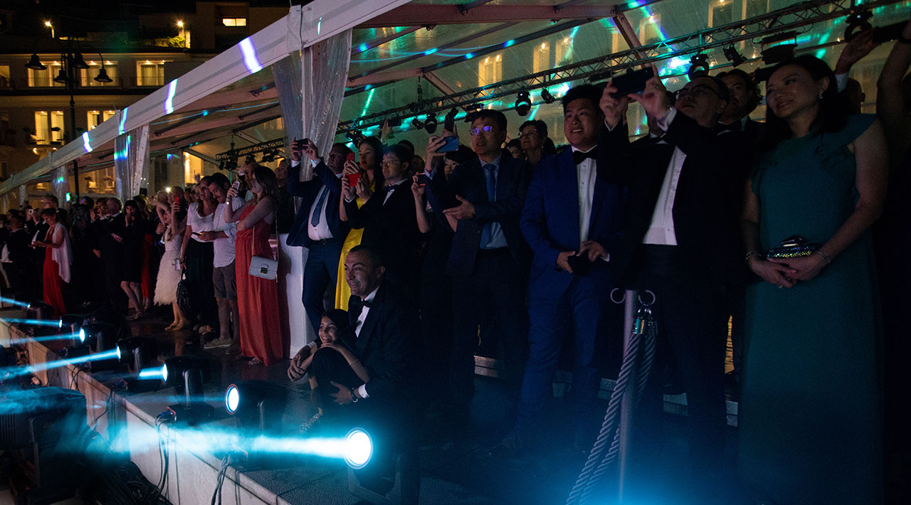 MCY 76 VSION - A tribute to light