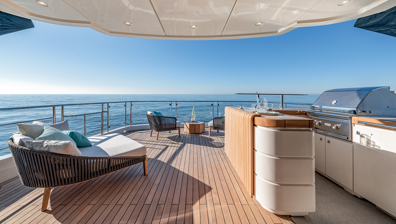 MCY 105 SKYLOUNGE Exterior