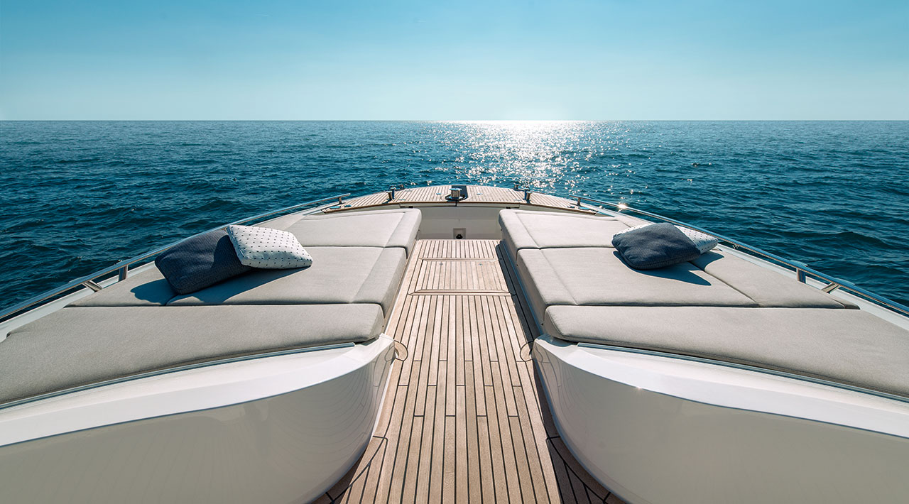 MCY 66 VSION - Bow Lounge