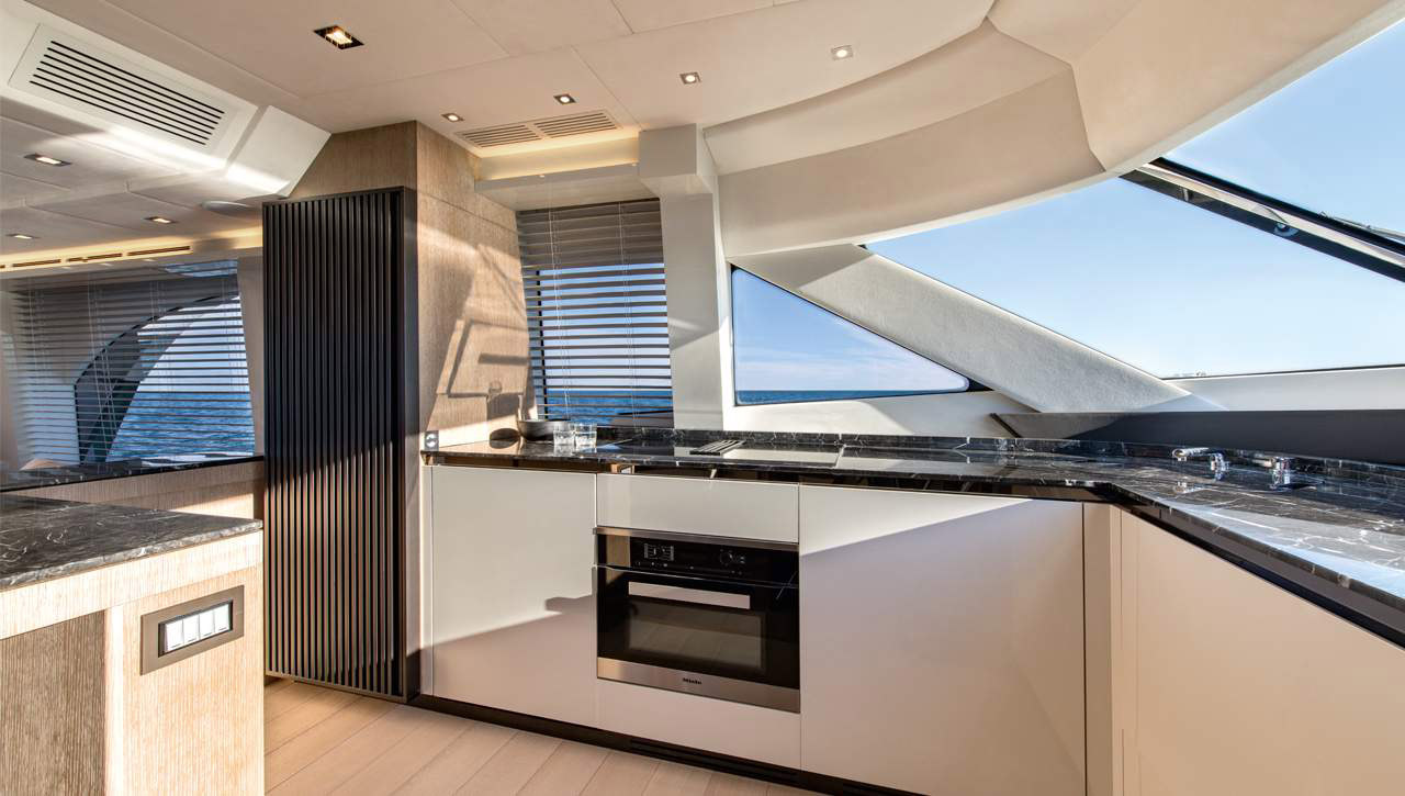 MCY 70 VSION - Interior