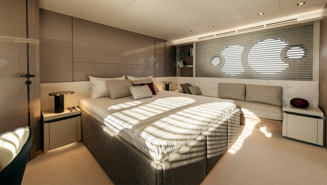 MCY 70 VSION - Interior