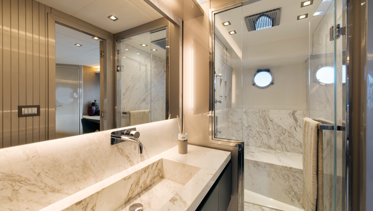 MCY 70 VSION - Interior