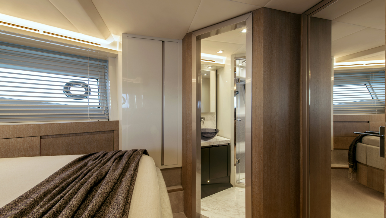 MCY 70 VSION - Interior