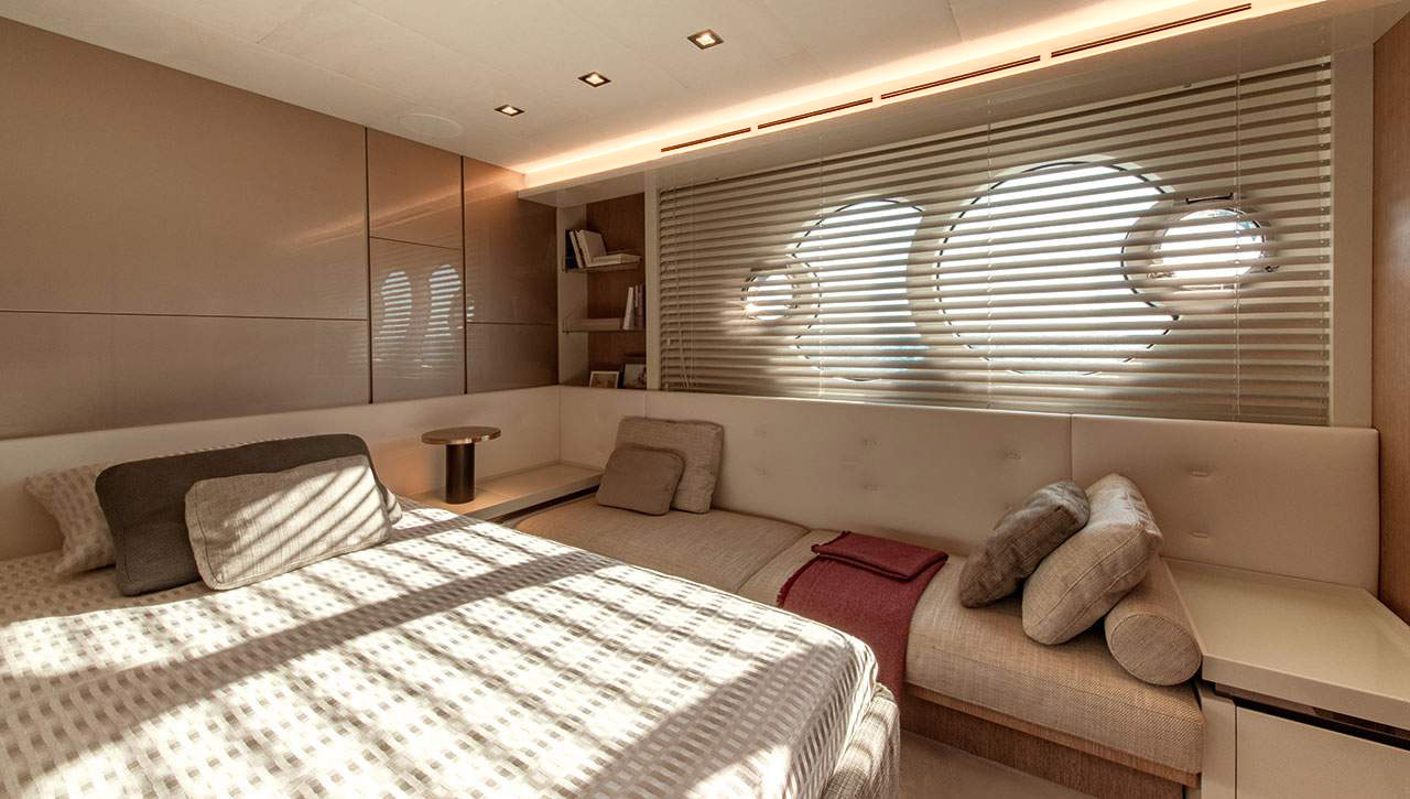 MCY 70 VSION - Interior