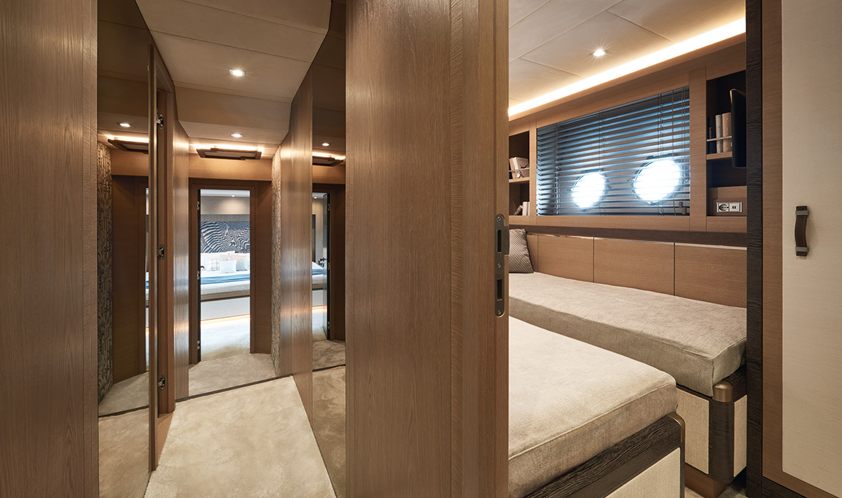 MCY 80 Guest cabin