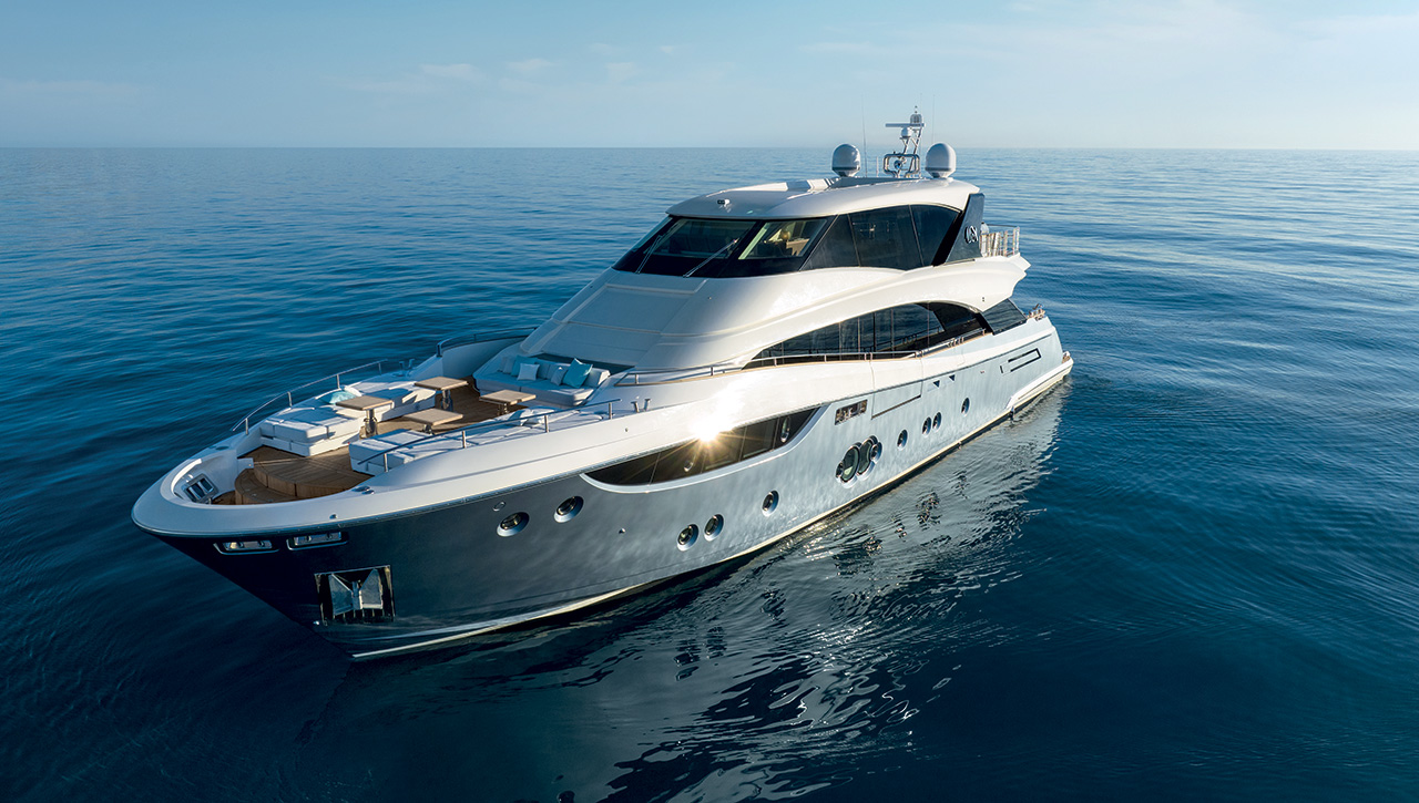 MCY 105 SKYLOUNGE Navigation